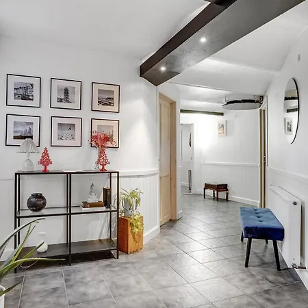 Pet Friendly In V With Wifi Apartment