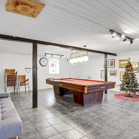 Pet Friendly In V With Wifi Apartment