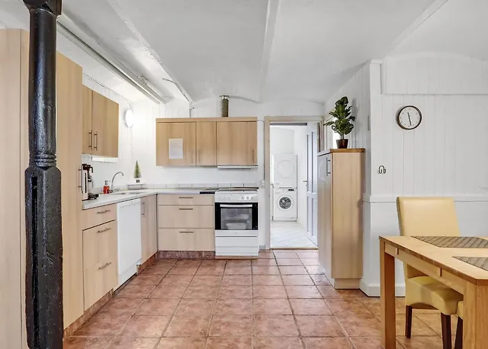 Beautiful In V אסביירג